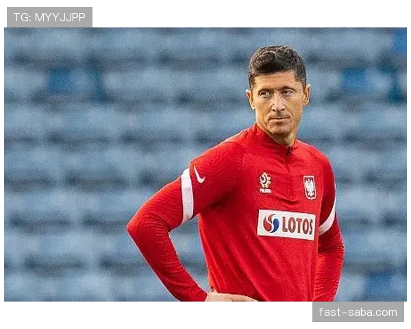 伊布与莱万：从单点强解到体系协同的终结者进化路径