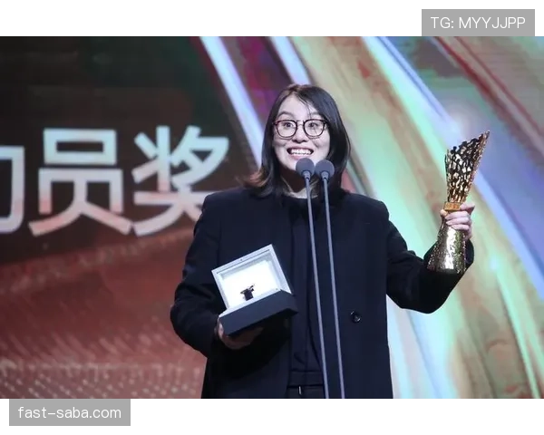 傅园慧又在镜头前翻脸了，这生活和赛场完全两个人啊！