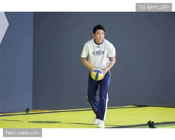 高亭宇这日常比比赛精彩多了，谁想到还能这么宠娃喝咖啡不慌不忙